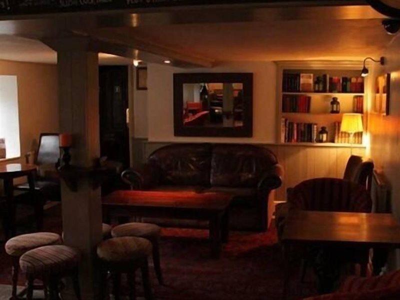 วี ทรี ล็อคเกอร์เฮด Hotel Gwernymynydd ภายนอก รูปภาพ