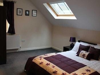 วี ทรี ล็อคเกอร์เฮด Hotel Gwernymynydd ภายนอก รูปภาพ